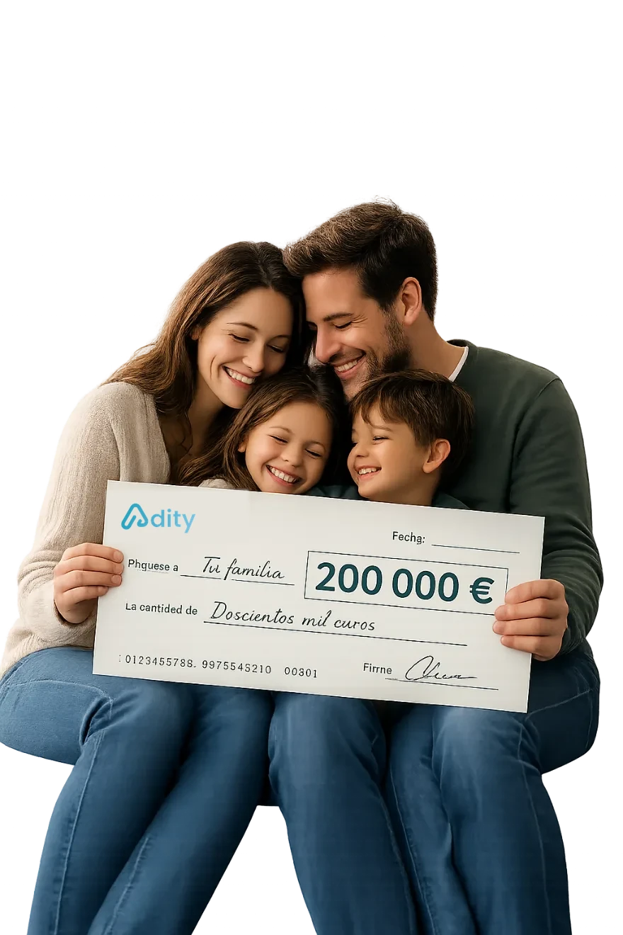 Familia con un cheque de Adity de 200.000 € a nombre de 'Tu familia'